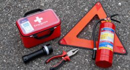 essential roadside emergency supplies